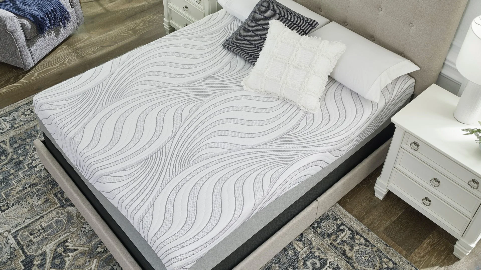 M59341W2 KING MATTRESS 12 INCH MEM FOAM (ASH) - Image 4