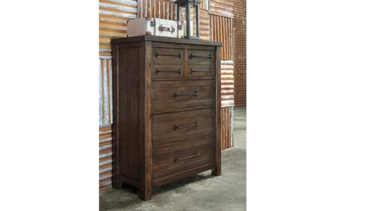 STARMORE QUEEN BEDROOM SUITE (BED + 2 NIGHTSTANDS + MIRRORED DRESSER + CHEST OF DRAWERS)