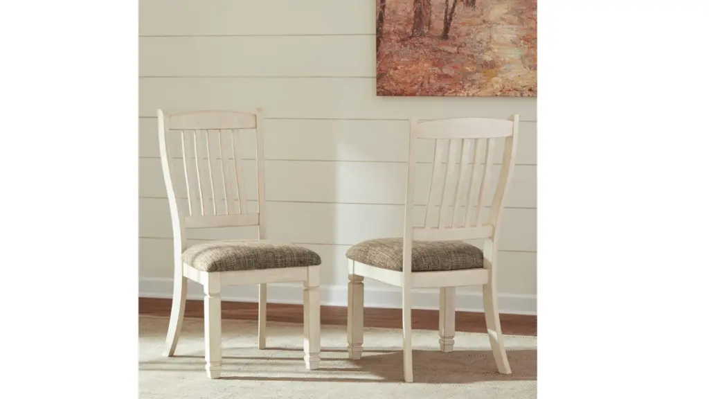 BOLANBURG DINING ROOM CHAIR