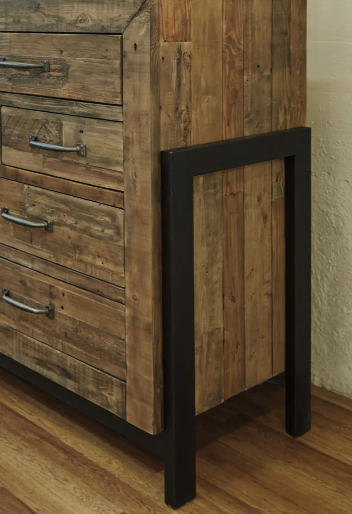 SOMMERFORD CHEST OF DRAWERS
